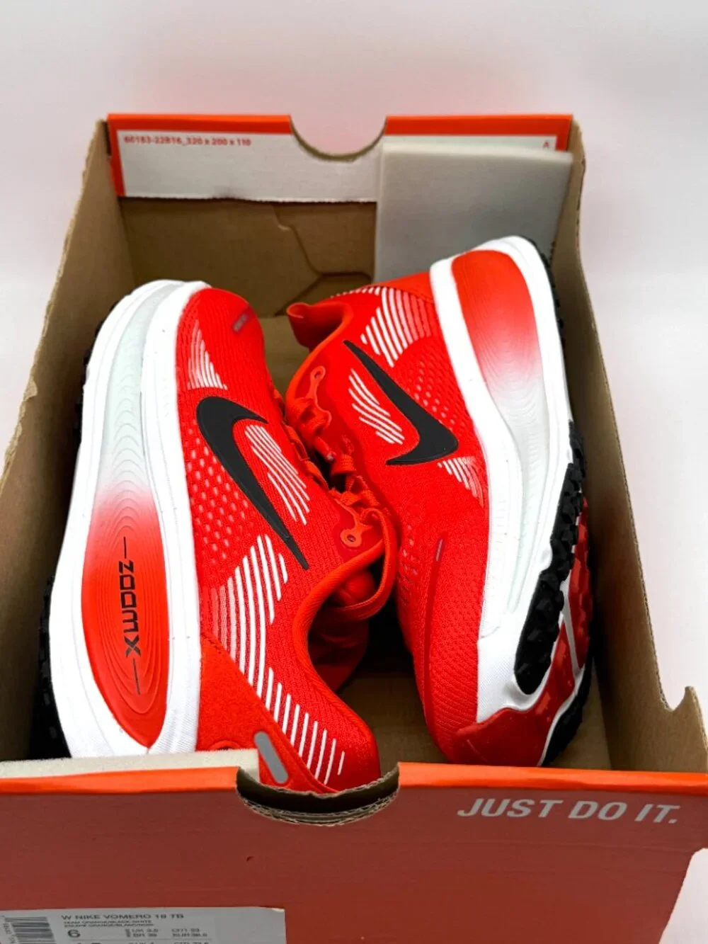Nike Womens Vomero 18 TB Team Orange Shoes Sz 6 New IB4032-800 Activewear